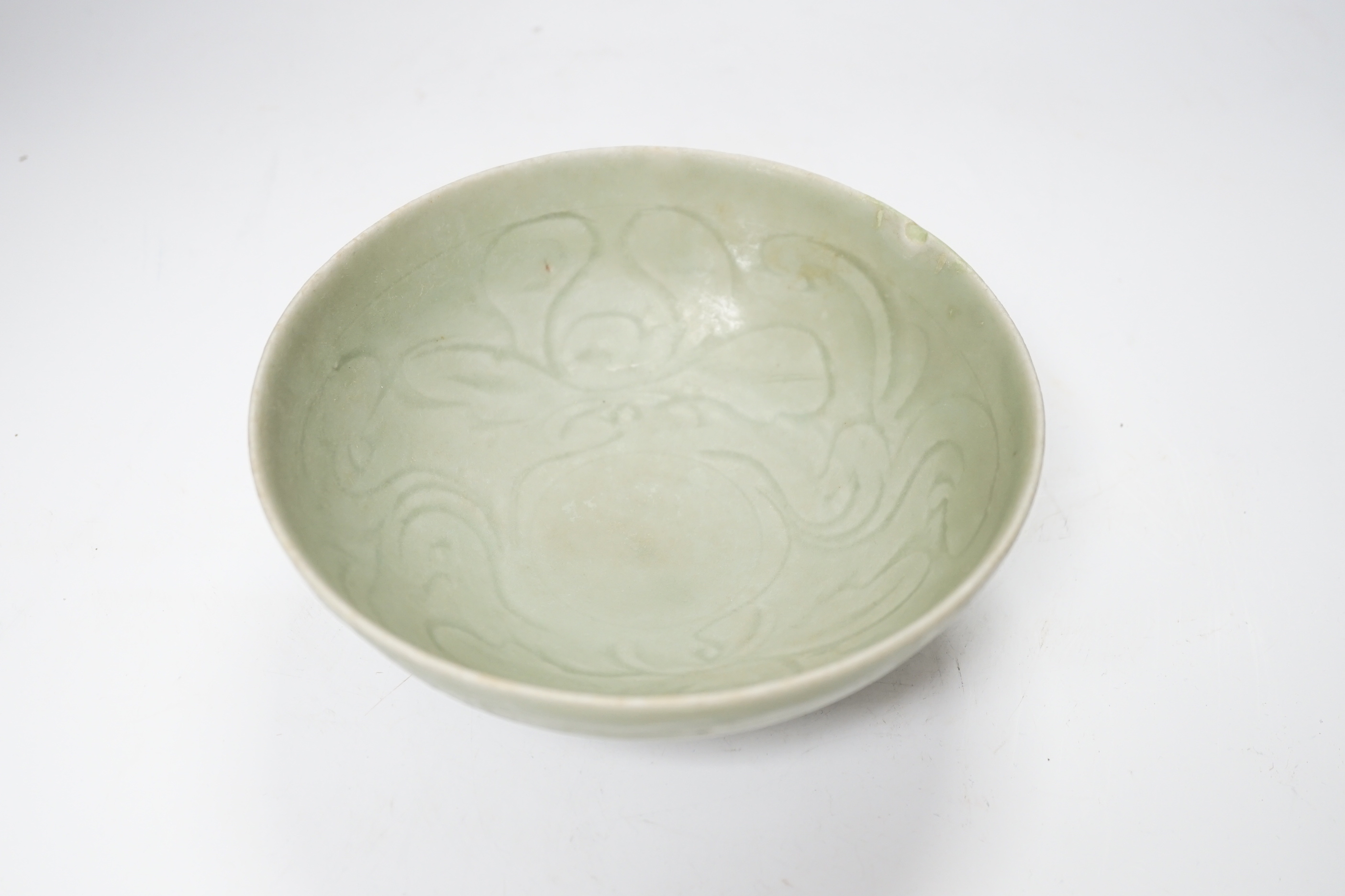 A Chinese Longquan celadon bowl, Ming dynasty, 16.5cm diameter